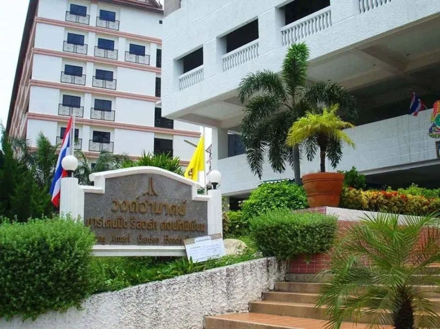 For sale or rent Wongamat Garden Beach Resort Condominium (Central Pattaya), sea view from balcony overlooking the swimming pool.