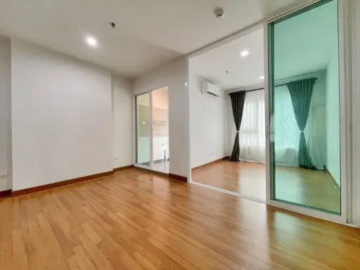 For rent, Regent Home, Bang Son, on the top floor, next to the sky garden, quiet, let me tell you, don't miss it.