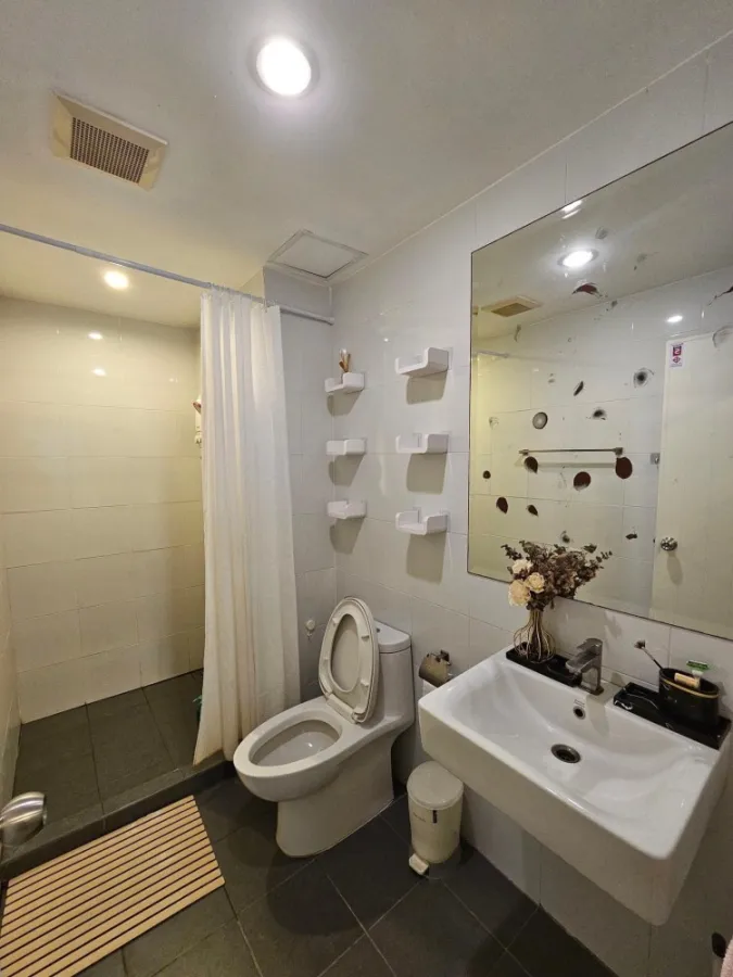 For sale, for rent, The Paint Palette Ngamwongwan, spacious room. Great usable space Hurry and reserve now.