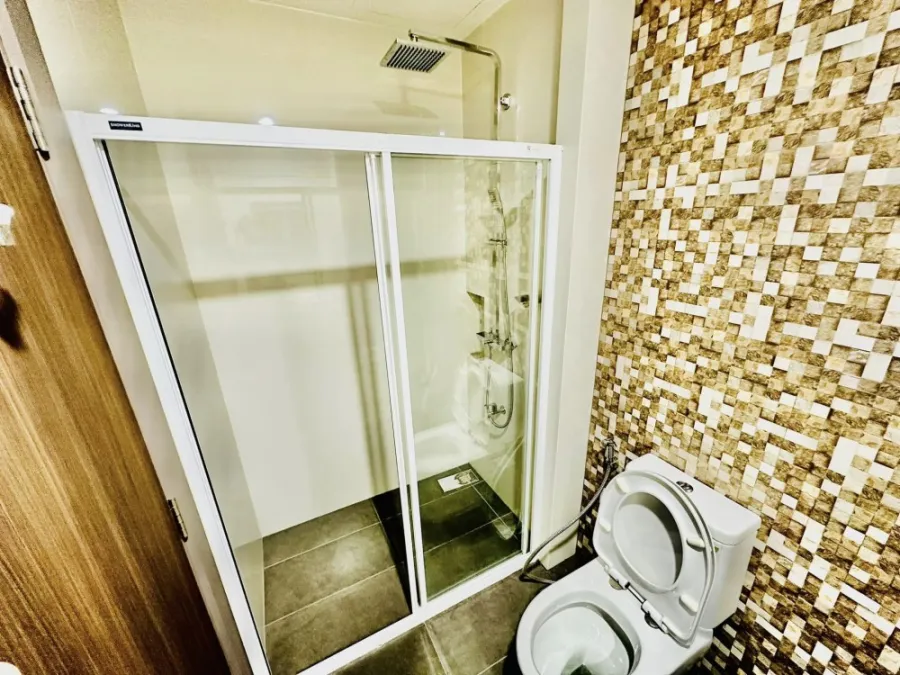 For rent: JW Station @ Ramindra. The room is separated into sections. Fully furnished Not booking is a big mistake.