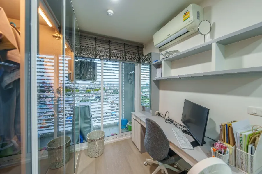 For sale: De Lapis Charan 81, 12th floor, corner room, great view, built-in throughout the room. Let me tell you, it's very livable. Reserve now.