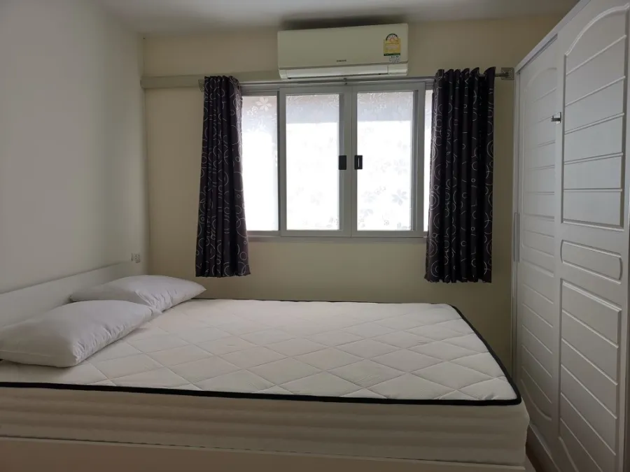 For rent Lumpini Condo Town Rattanathibet, room divided into proportions. Great furniture, good prices, don't miss out on booking.