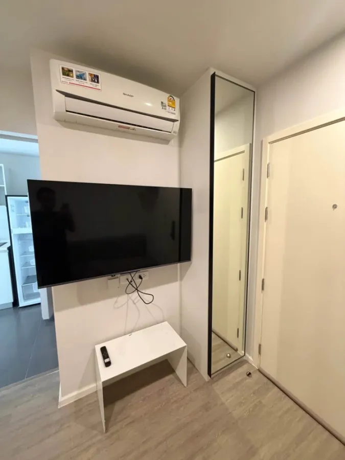 Blue Phaholyothin 35 condo for rent. Ready to move in, fully furnished. Just bring your belongings and you can occupy the entire unit. Don't miss out!