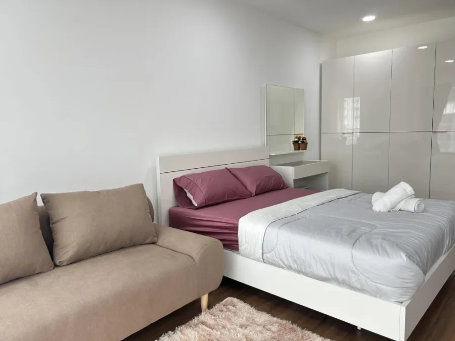 For rent, Jomtien Sea View Condominium 5, next to Dongtan Beach, can walk to, large room, wide balcony, can see the sea, must book.