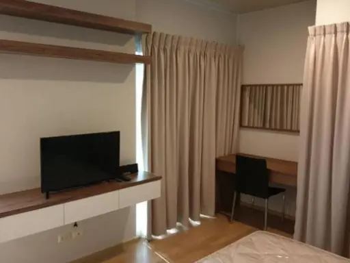 Noble Refine Condo for rent, beautiful room, fully furnished There is a washing machine. Convenient location near BTS. Book now.
