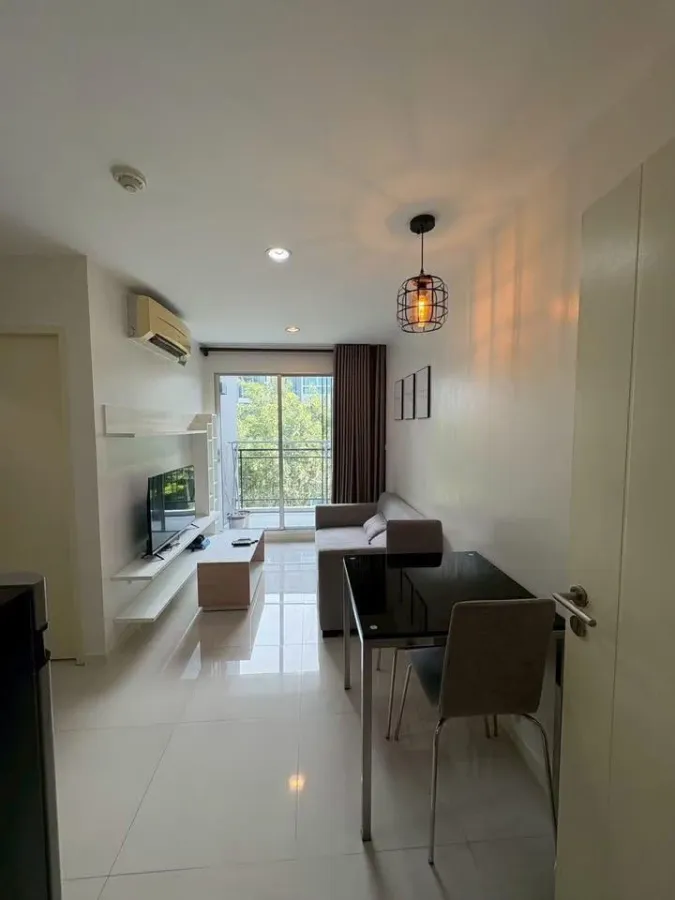 For rent: Natureza Art North Pattaya, 6th floor, outside view, fully furnished room. Interested? Hurry and reserve now!