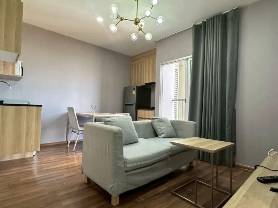 For rent: Noble Revolve Ratchada 2, 32nd floor, fully furnished unit, very livable. Book now, don't miss out!