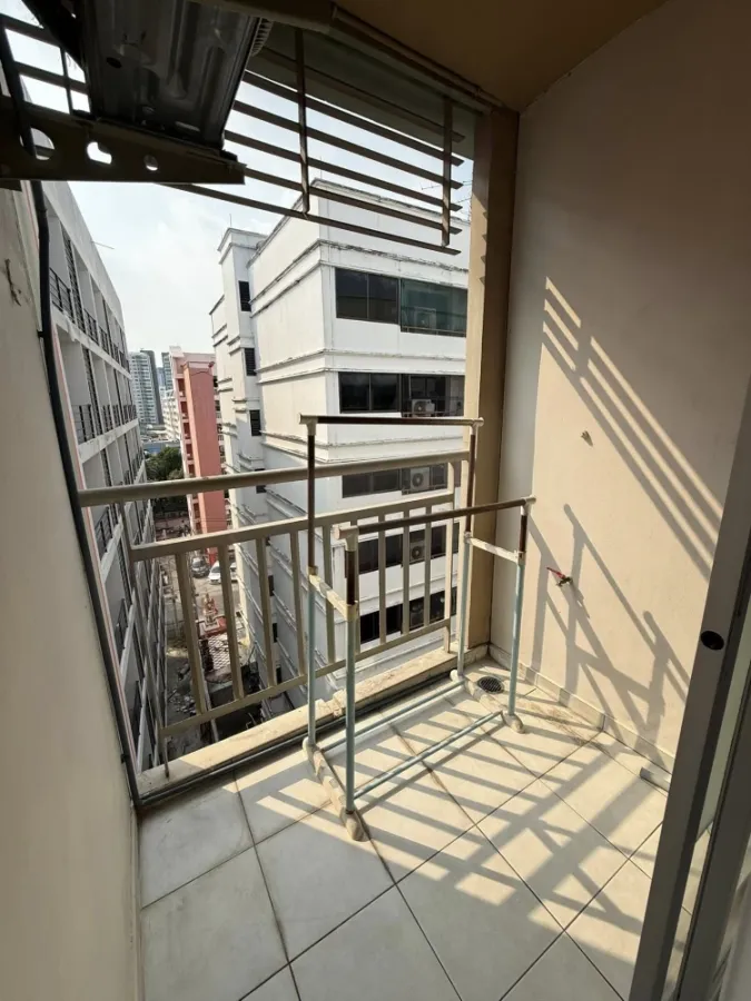 Selling a 7th-floor unit at Lumpini Ville Cultural Center. Excellent location, convenient transportation, and fully furnished. Don't miss out!
