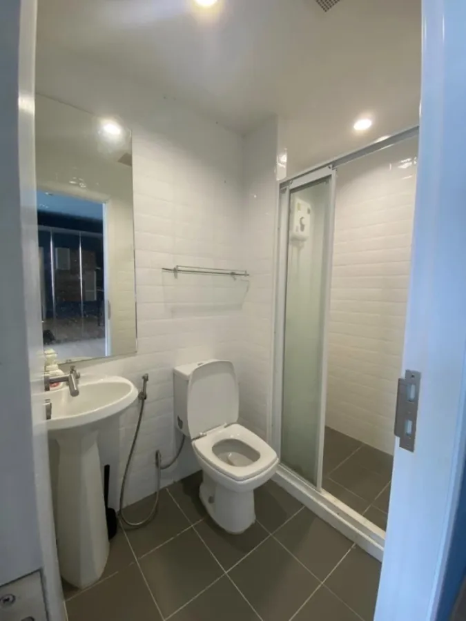 ให้เช่า The Base Condo Chaengwattana เฟอร์นิเจอร์และเครื่องใช้ไฟฟ้าครบ วิวเมืองทอง จองเลย