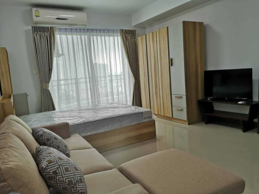 For rent: Supalai River Resort, spacious room with facilities, river view, interested, book now.