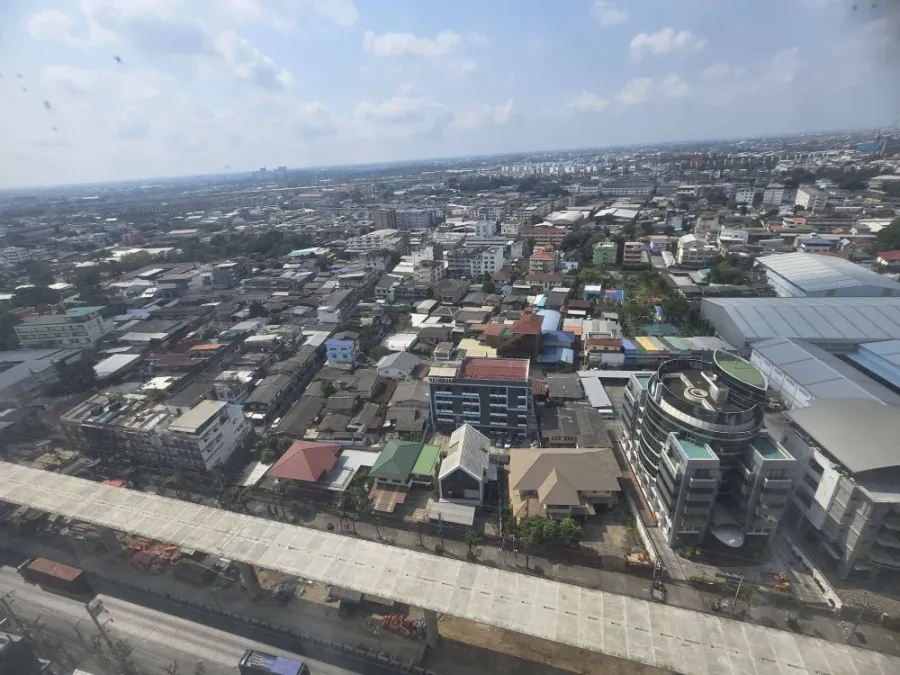 For sale or rent: ISSI Condo Suksawat, 1 bedroom, 1 bathroom. Great location, convenient transportation, fully furnished. Don't miss out!