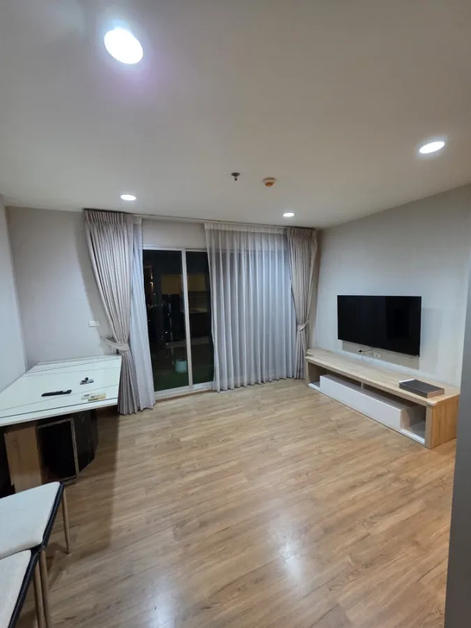 For rent: Fuse Chan-Sathorn. Spacious and comfortable rooms with ample living space. Book today! Don't miss out!