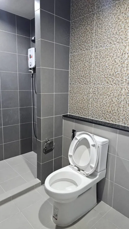 For rent G condo Sriracha, spacious room, lots of usable space, good price, hurry up and book now, don't wait.