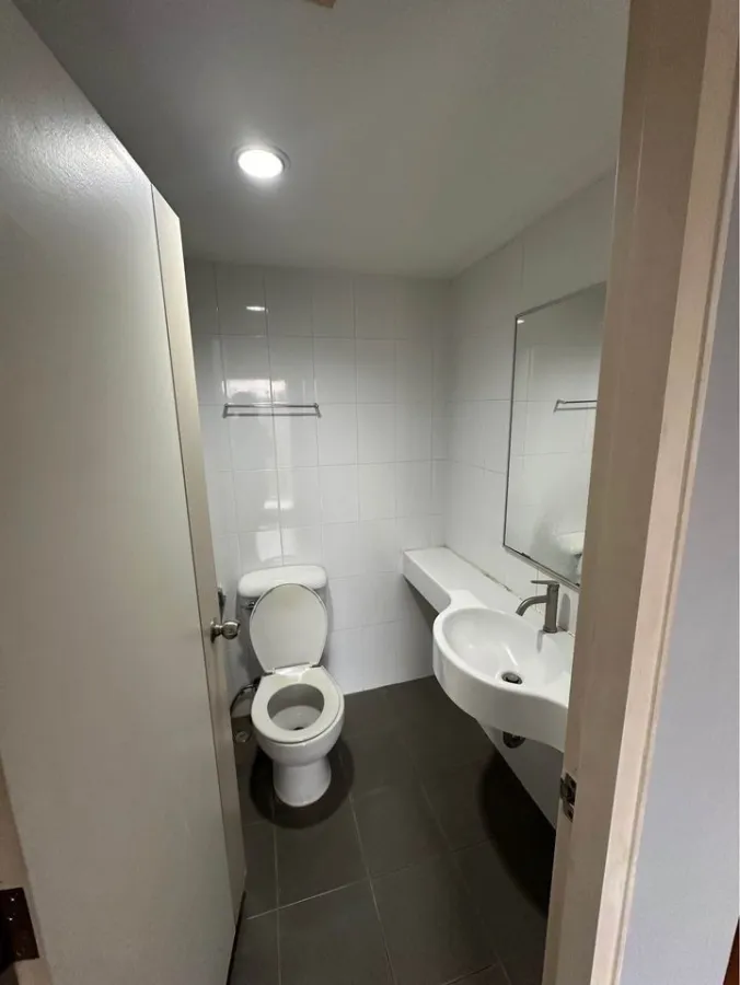 For sale: Lumpini Condo Town Ramintra-Lad Phrao, divided into separate rooms, fully furnished, don't miss out!