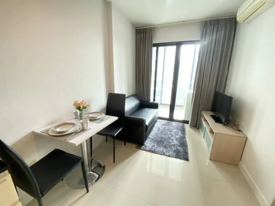 Condo for rent, Ideo Ratchada-Huay Kwang, nice room, affordable price, all in one place You can just come in.