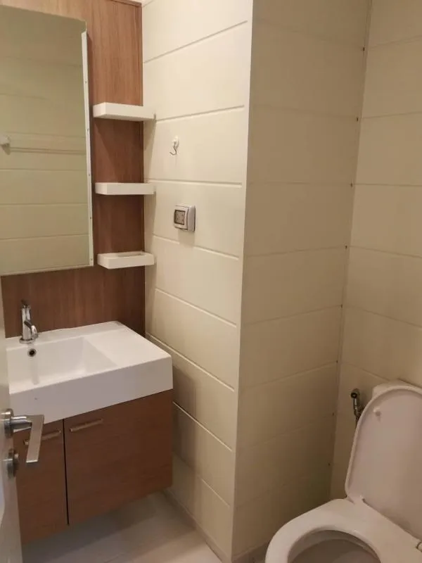 For Rent คอนโด Q House ตากสิน-สาทร ห้องนั้นเล่นกว้าง จะนั้งจะนอนโอ้ยเห็นแล้วใจละลายมากๆช้าหมดอดนะจ๊ะ