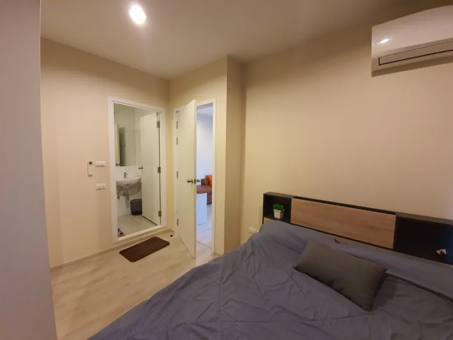 For sale and rent: Plum Condo Central Station. Simple decorated room, good-looking, stylish, good furniture. Hurry and reserve now.