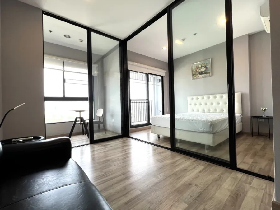 Selling Niche Mono Charoen Nakorn, high-floor unit. Comfortable living space and complete amenities. Book now before it's too late!!!