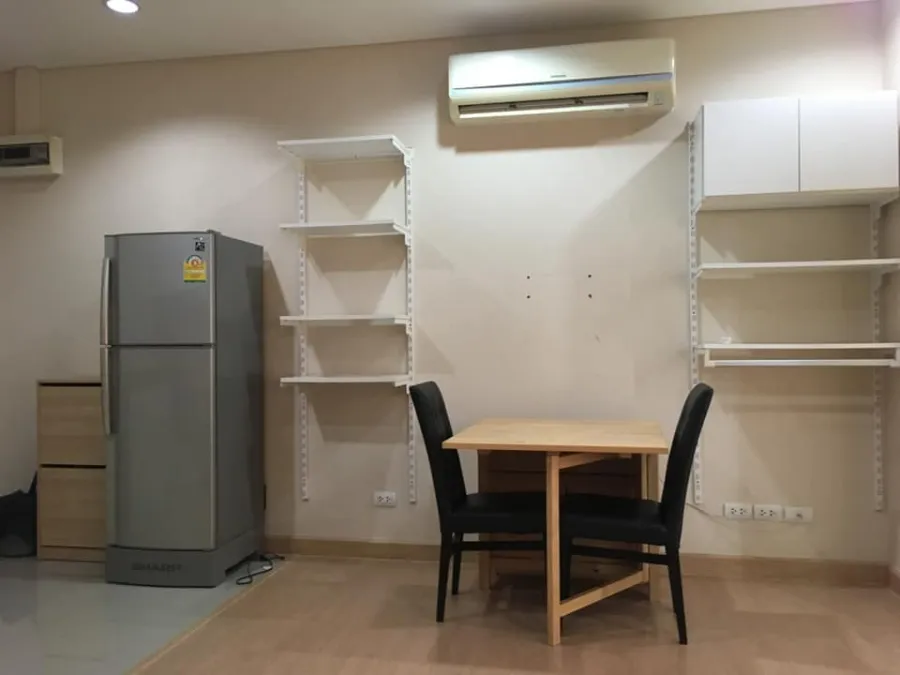 Condo for rent, Intro Phahon Yothin-Pradipat, nice to live in, complete with convenient facilities, reasonable price, economical, book now.