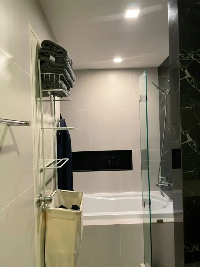 ขาย ทรี คอนโด เอกมัย (สุขุมวิท 40) 1 ห้องนอน บิ้วอินเฟอร์นิเจอร์ครบ พร้อมหิ้วกระเป๋าเข้าอยู่ได้เลย