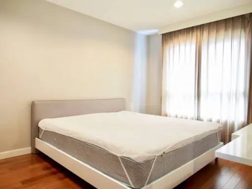 Condo for rent, Belle Grand Rama 9, complete with furniture and electrical appliances, near MRT Rama 9.