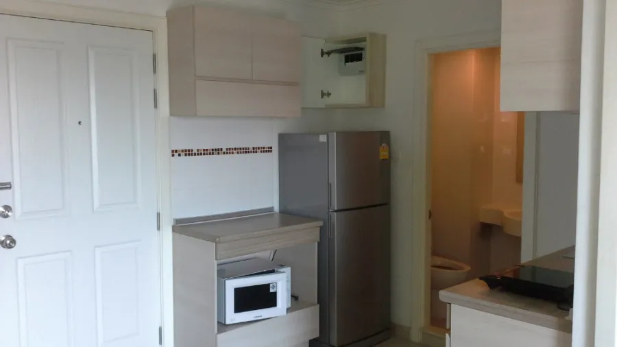 Condo for rent, Lumpini Place Ratchayothin, 11th floor, unblocked view, spacious and comfortable room. Plus the most impressive price