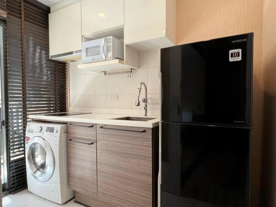 For rent, Condolette Pixel Sathorn has a pool view. The sofa bed is extremely comfortable, fully furnished, just come in.