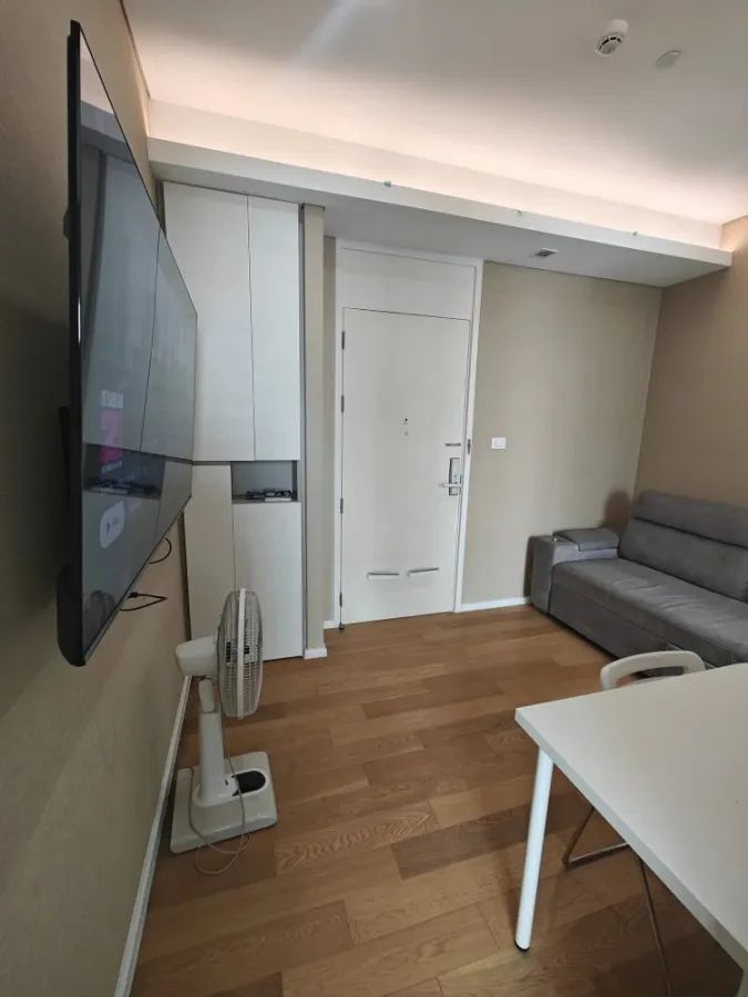 For sale, for rent!! Condo The Saint Residences, 32nd floor, Building C, convenient transportation, good price, hurry and book now!!