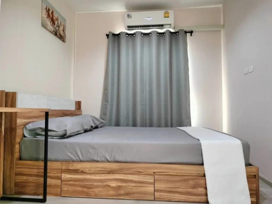 For sale or rent Plum Condo Central Station. Room ready to move in. Complete here. Hurry and reserve before you miss this room.