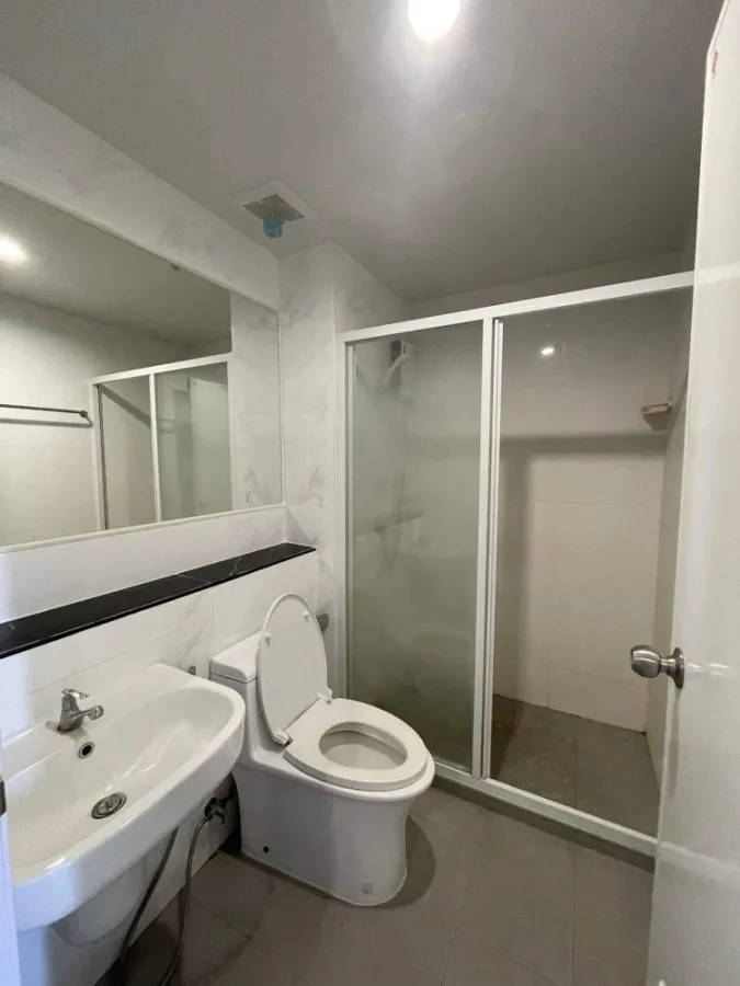 For sale, for rent, Reach Phahonyothin 52, separated rooms. Fully furnished, comfortable to live in, convenient to travel, book now.
