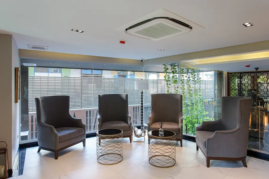 For rent Altitude Samyan-Silom, ready to move in. Fully furnished with built-in bathtub Make up your mind before you miss it.