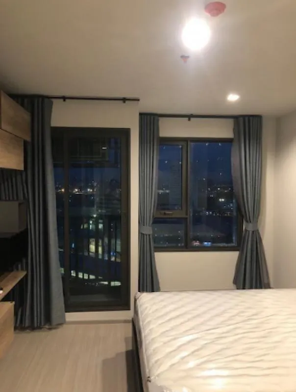Life Ladprao for rent, beautiful room, divine view, pleasant atmosphere, soft and comfortable sofa, 23rd floor, book quickly, urgently.