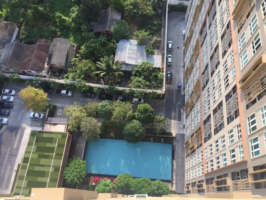 For rent: The Key Sathorn Ratchaphruek, high floor, city view, complete electrical appliances. You can just come in and stay.