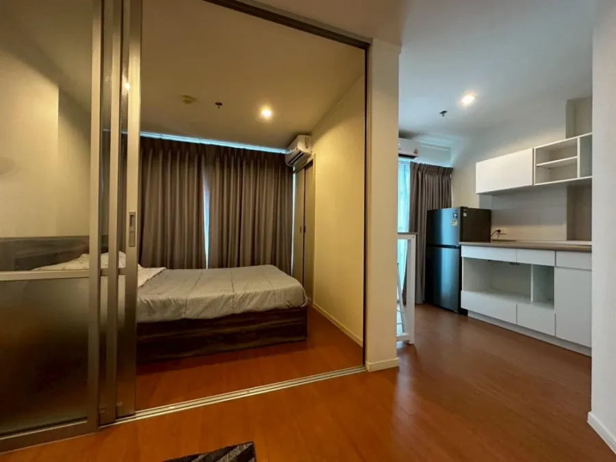 For rent: Lumpini Park Rattanathibet-Ngamwongwan, a comfortable room, decorated in a controlled tone, comes with complete furniture, book now.