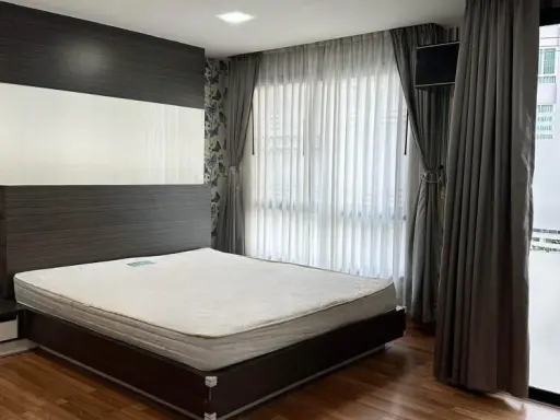 ให้เช่า Living Avenue Bangsaen ห้องน่าอยู่ ตกแต่งคุมโทน ติดวอลเปเปอร์อย่างดี เฟอร์นิเจอร์ครบครัน จองเลย