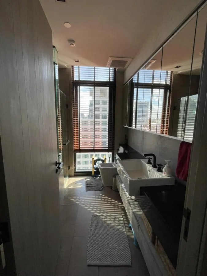For sale or rent The Lofts Asoke , fully furnished, ready to move in, high view, wide balcony, not hot room, book now.