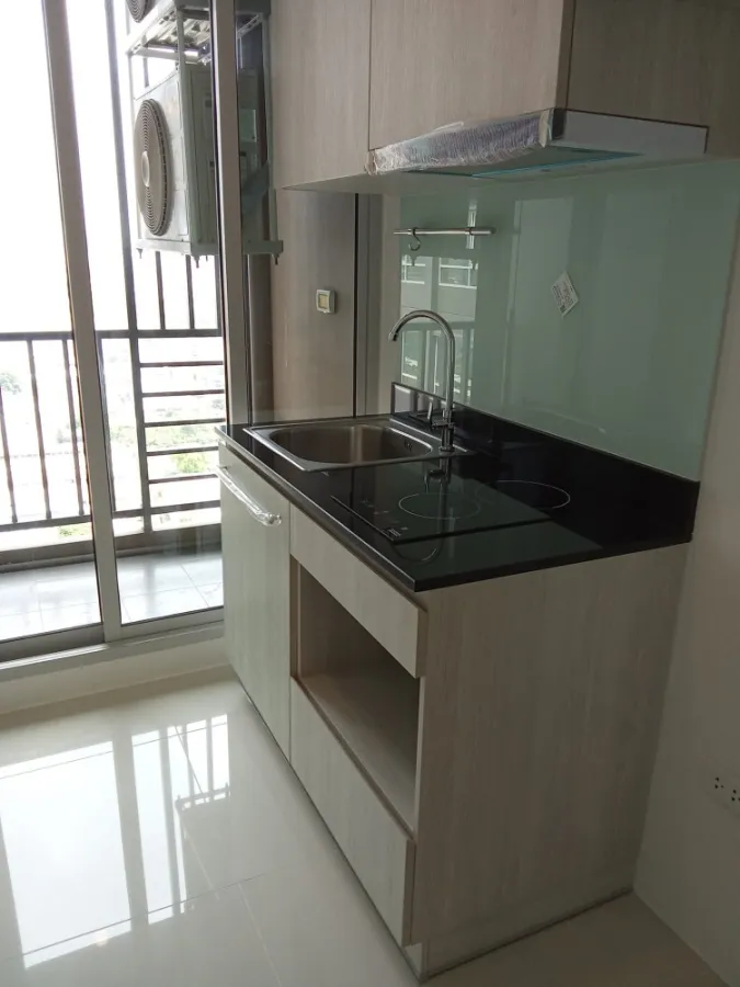 For sale: Niche Mono Chaengwattana, built-in wardrobe, bed, high floor, 32nd floor, very good ventilation, reserve now before it's gone.