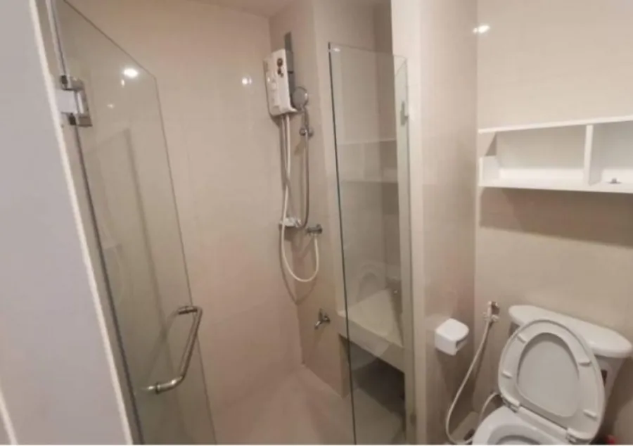 For rent Manor Sanam Naam river view and garden Good furniture, electrical appliances. Don't miss out on booking at this price.