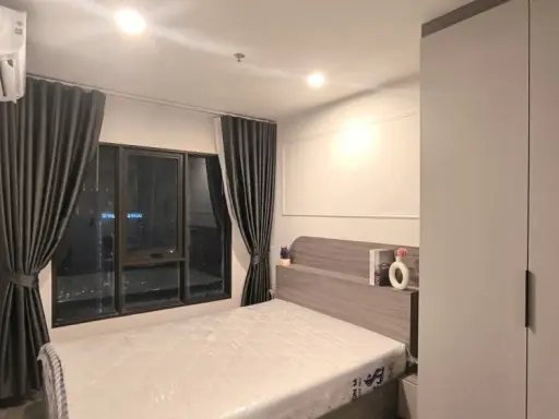 For rent: Regent Home Wuttakat, luxurious high-floor unit with stunning views. This is the rarest unit in the project, so grab it while you can! images