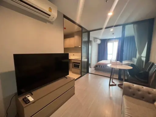 For rent: Life ladprao, 43rd floor, very high, open and airy view, with a large comfortable bed, fully furnished, all in one place.