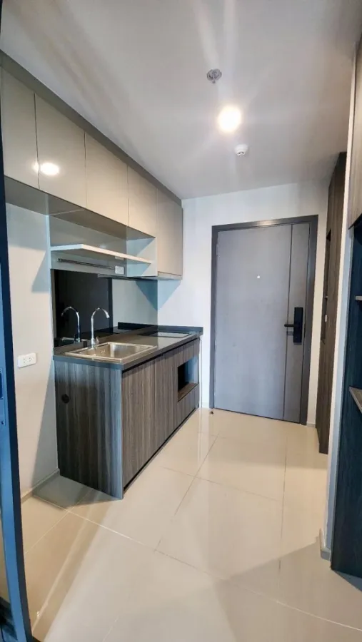 For rent/sale Condo IDEO Ratchada-Sutthisan, 21st floor, room facing north, room is a single corridor, very private, buy now.