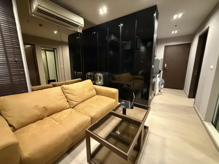 ให้เช่า Rhythm Asoke ห้องมุม ห้องกว้าง วิวโปร่ง เป็นส่วนตัว มี walk-in closet แต่งบิวท์อินทั้งห้อง รีบจองเลย