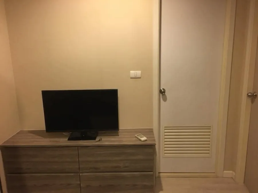 ให้เช่า คอนโด Metro luxe พระราม 4 โซฟา built-in อย่างดี ห้องตกแต่งน่าอยู่ ราคานี้รีบจองเลยจร้า