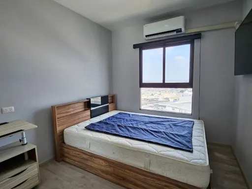For rent: Plum Condo Central Station, high floor, beautiful view, complete amenities. Hurry and reserve quickly.
