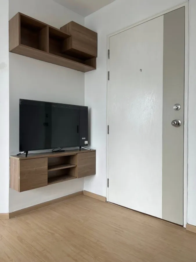 For rent, Lumpini Ville On Nut-Pattanakarn, nice room decorated in white tones. Airy view If interested, reserve now.