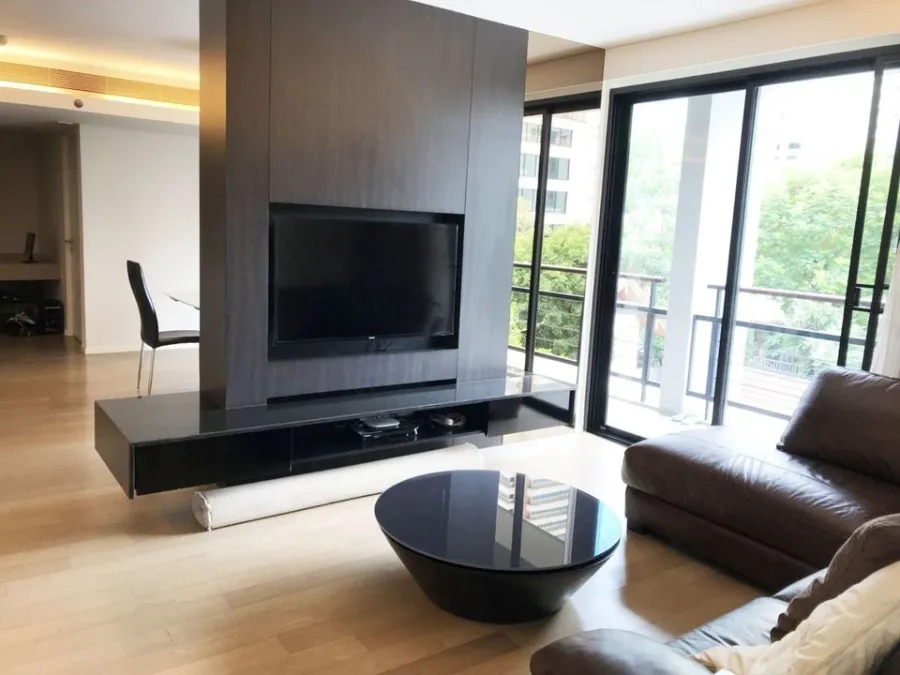 For sale for rent, Sukhumvit 61 mode, room decorated with good style, wide and large, just carry one bag and move in.