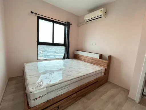 For rent: Plum Condo Central Station, full amenities within the room. The room is clean and nice. Reserve quickly.