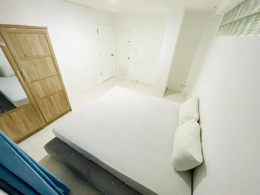 For rent, The Waterford Rama 4, fully furnished, ready to move in. Don't wait.