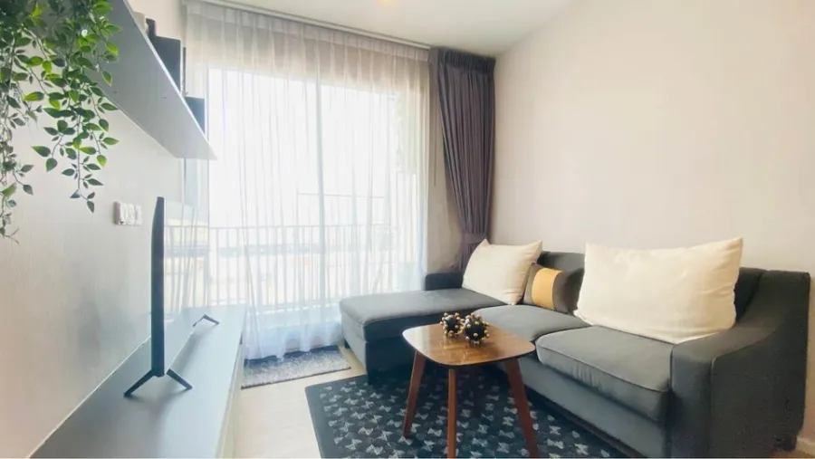 Condo for sale Notting Hill Laem Chabang-Sriracha Easy to decorate color tones, nice sofas, nice rooms, don't wait.