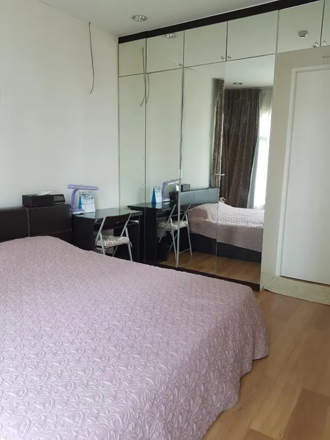 For rent, Baan Klang Krung, Siam-Pathumwan, 2 bedrooms, big sofa, sitting very comfortable. Plus all electrical appliances. Must reserve.